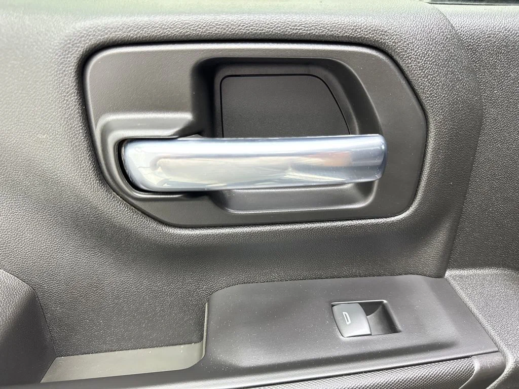 Used 2022 Silver Chevrolet Custom image 37