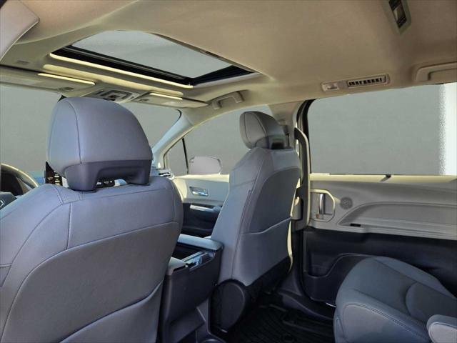 2024 Toyota Sienna Limited - Photo 14