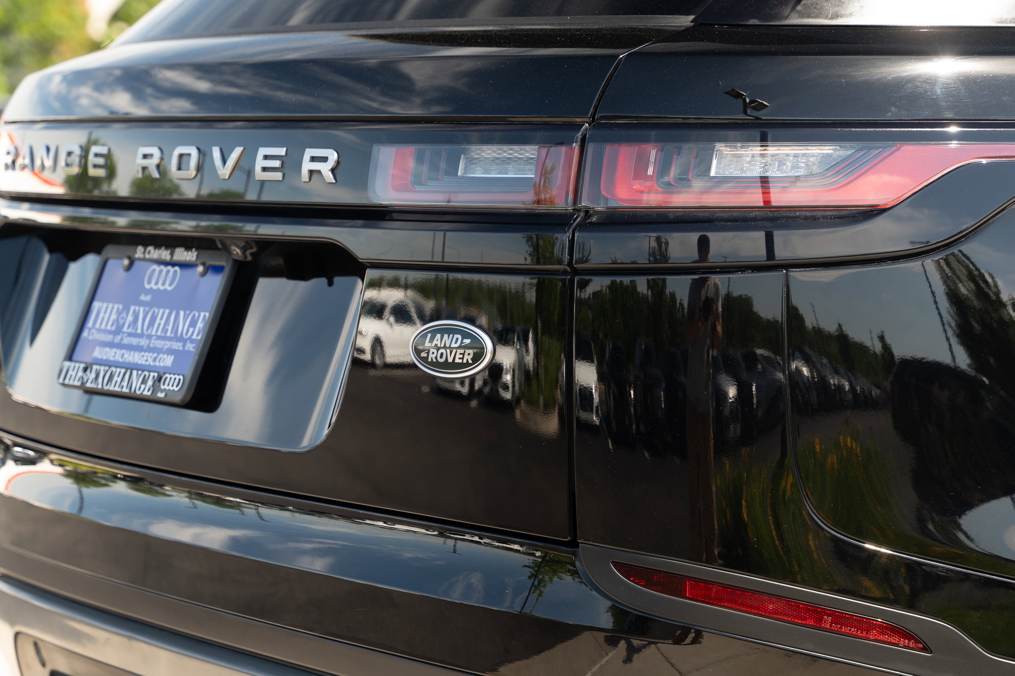 Used 2020 Santorini Black Metallic Land Rover S image 30