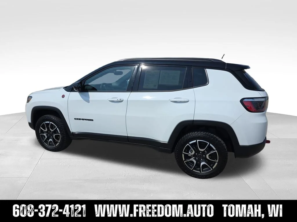 Used 2025 White Jeep Trailhawk image 4