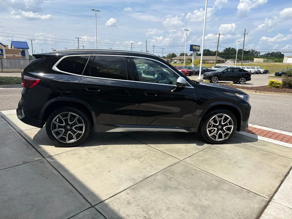 Used 2023 Black BMW xDrive28i image 7