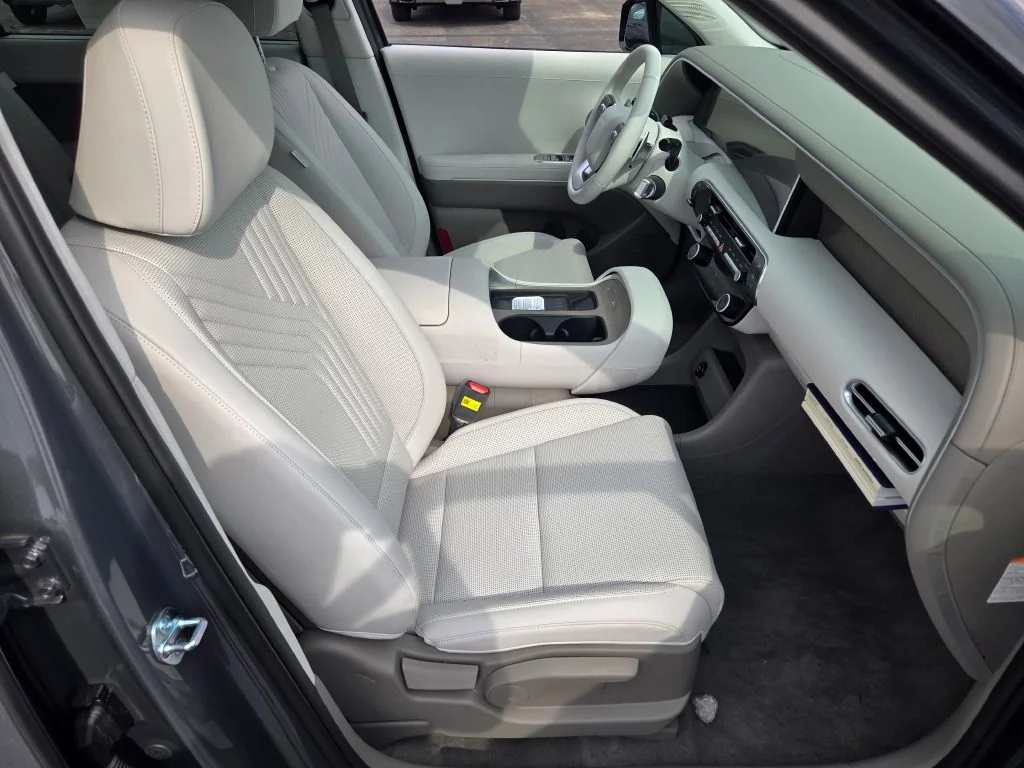 New 2026 Gray Pearl Hyundai SEL image 6