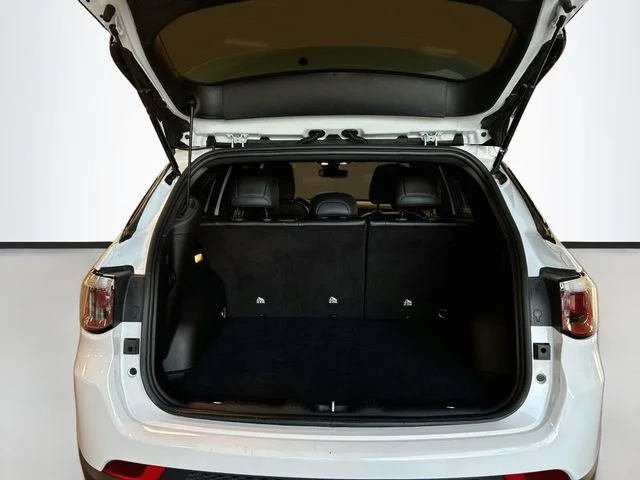 Used 2025 White Jeep Latitude image 12