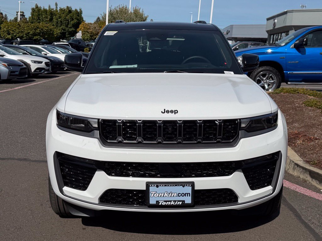 New 2027 Bright White Clear-Coat Paint Jeep Summit image 3