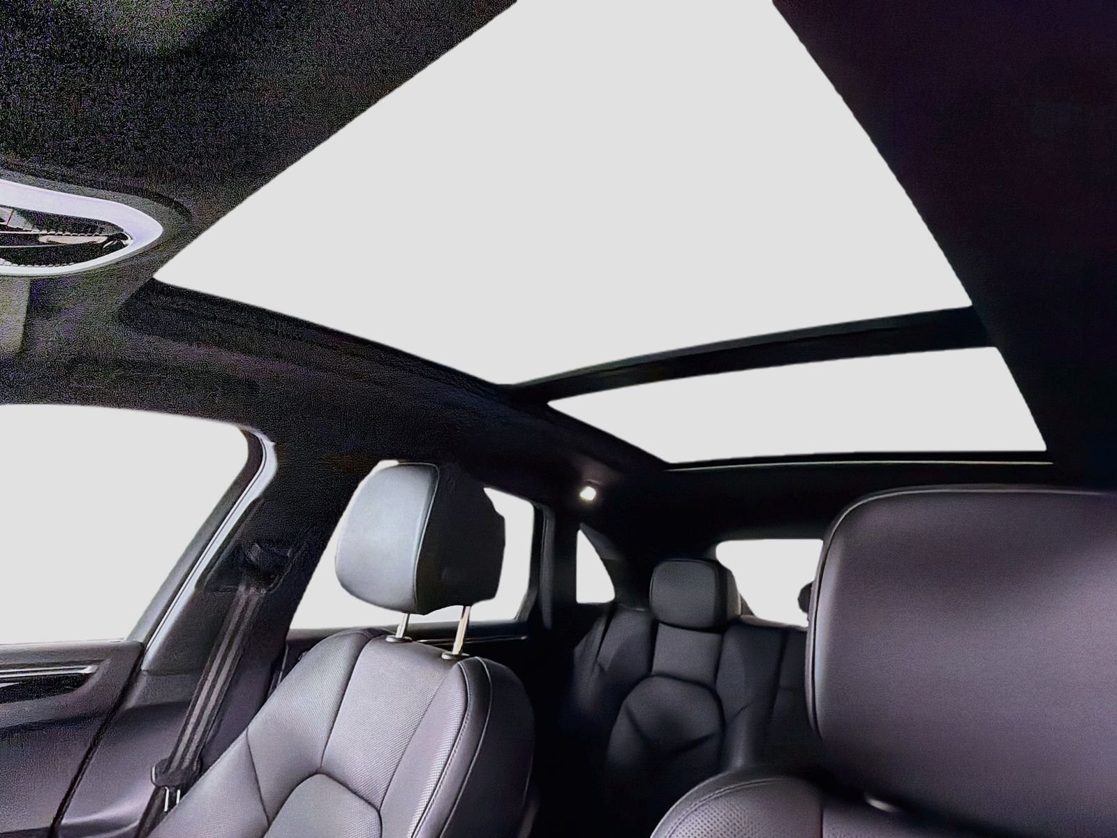 2025 Porsche Macan Base - Photo 9
