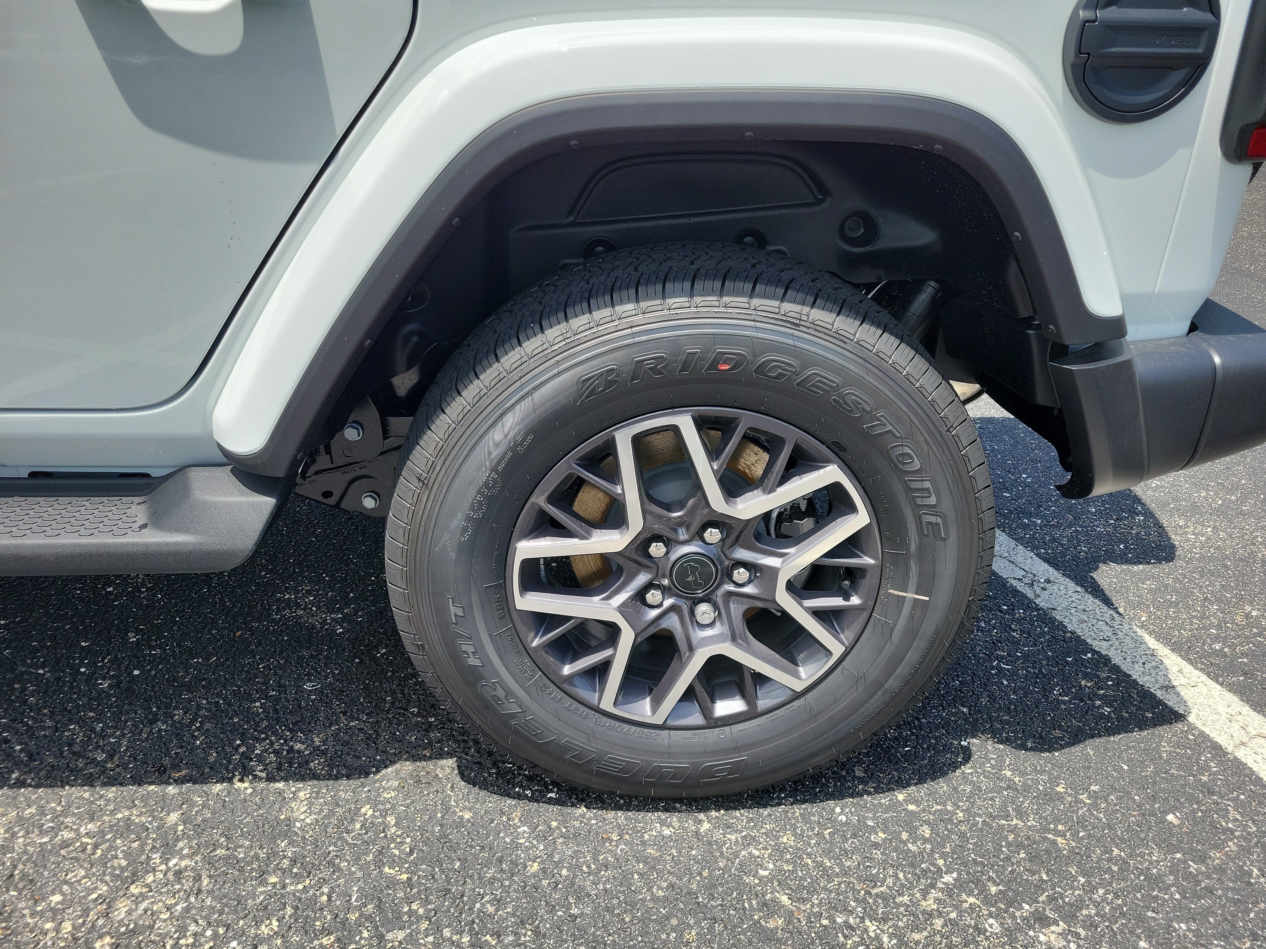 New 2026 Bright White Clear-Coat Exterior Paint Jeep Sahara image 29