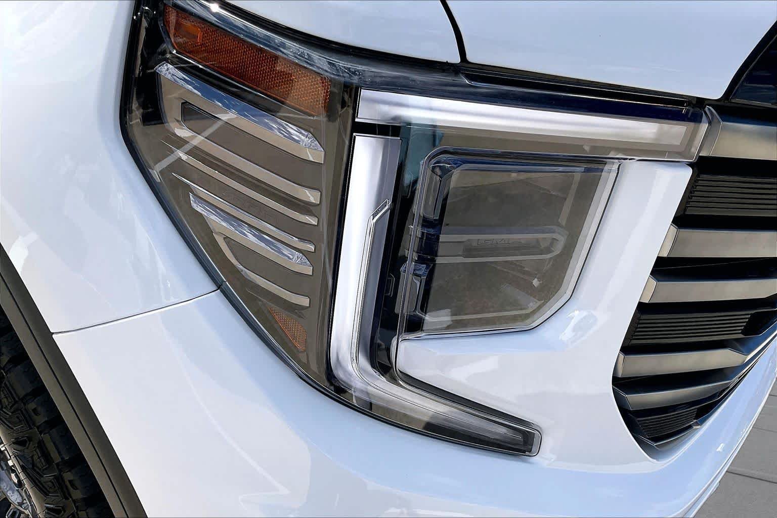 Used 2026 Summit White GMC AT4 image 27