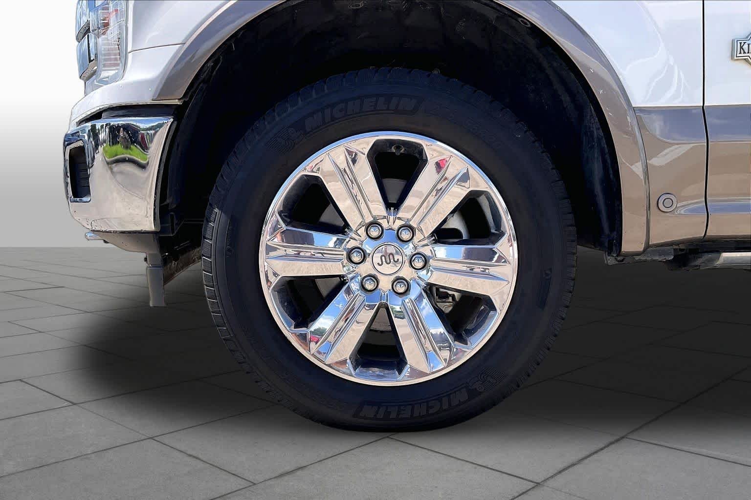 Used 2020 Star White Metallic Tri-Coat/Stone Gray Ford King Ranch image 10