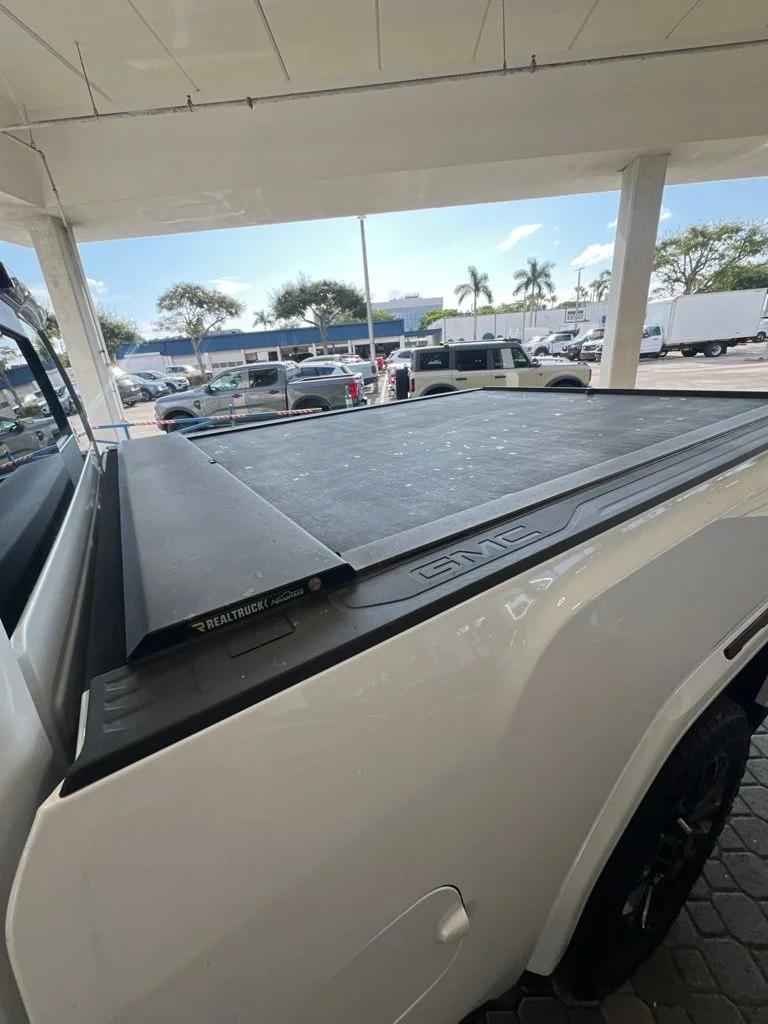 Used 2025 White GMC Denali Ultimate image 3