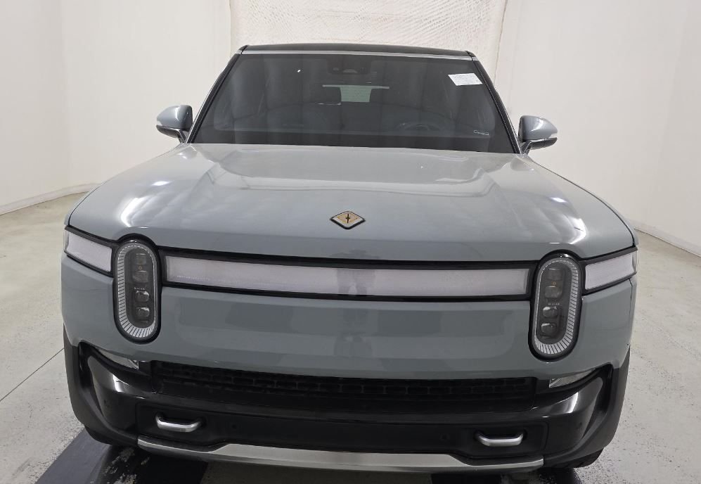 Used 2024 Rivian R1S Adventure with VIN 7PDSGABA7RN042349 for sale in Kansas City, KS