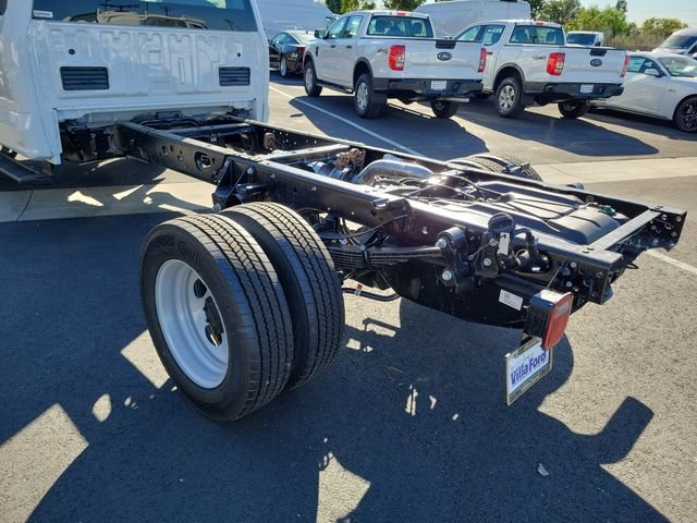 New 2026 Oxford White Ford F-550® XL image 18