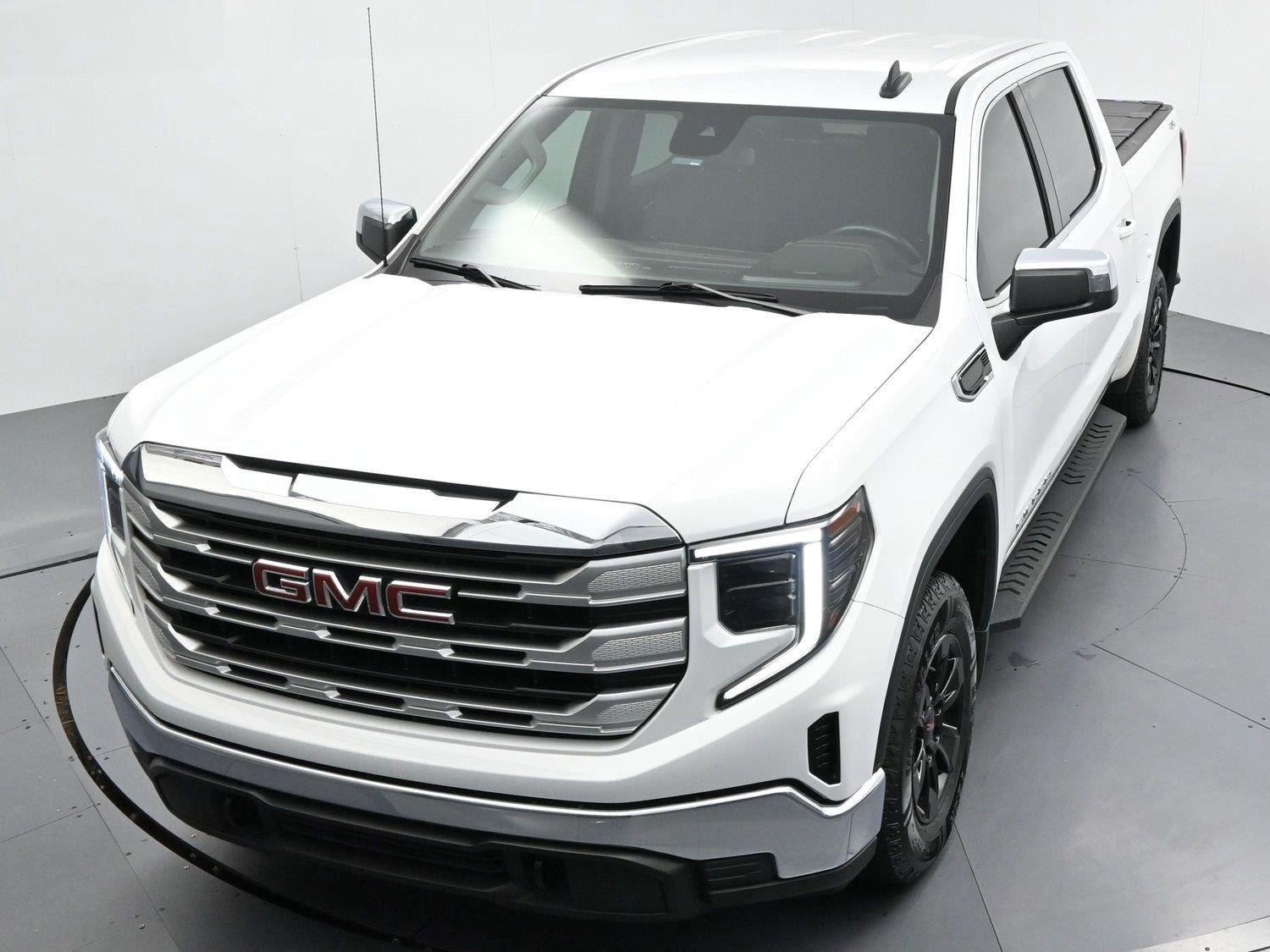 Used 2024 Summit White GMC SLE image 36