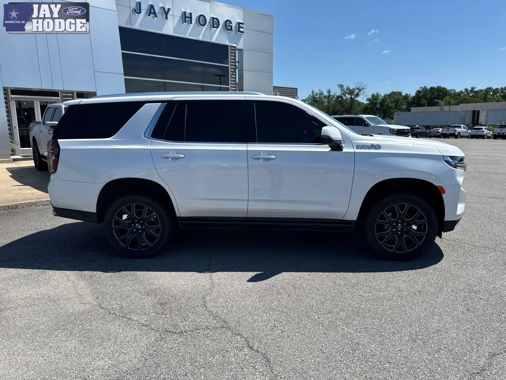 Used 2023 Iridescent Pearl Tricoat Chevrolet High Country image 9