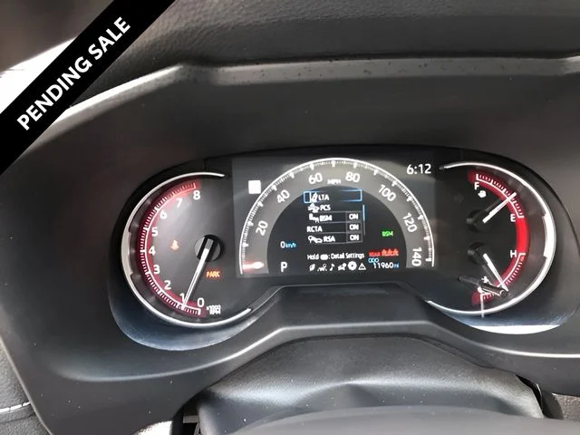 Used 2025 Gray Toyota XLE Premium image 21