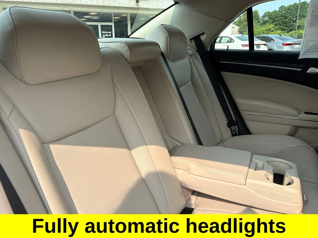 Used 2018 Silver Chrysler Limited image 43