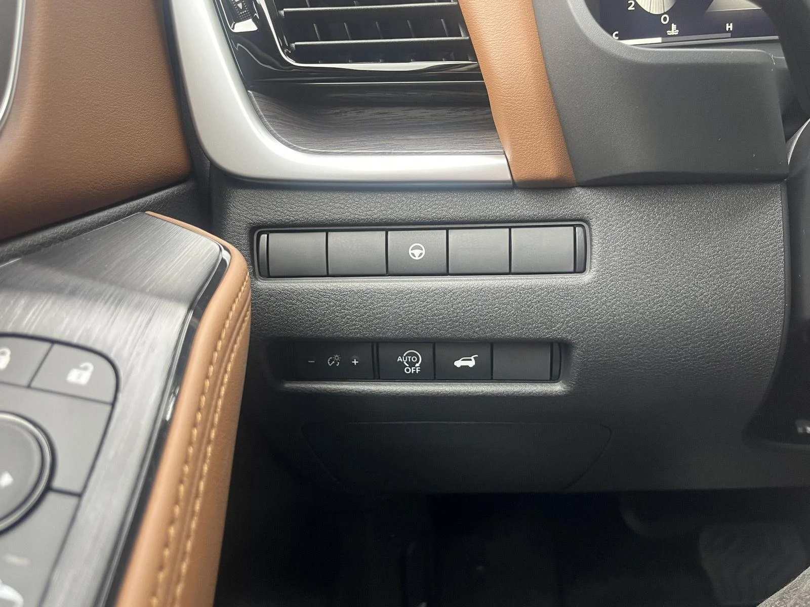 New 2026 Everest White Pearl TriCoat / Super Black Two-tone Nissan Platinum image 34