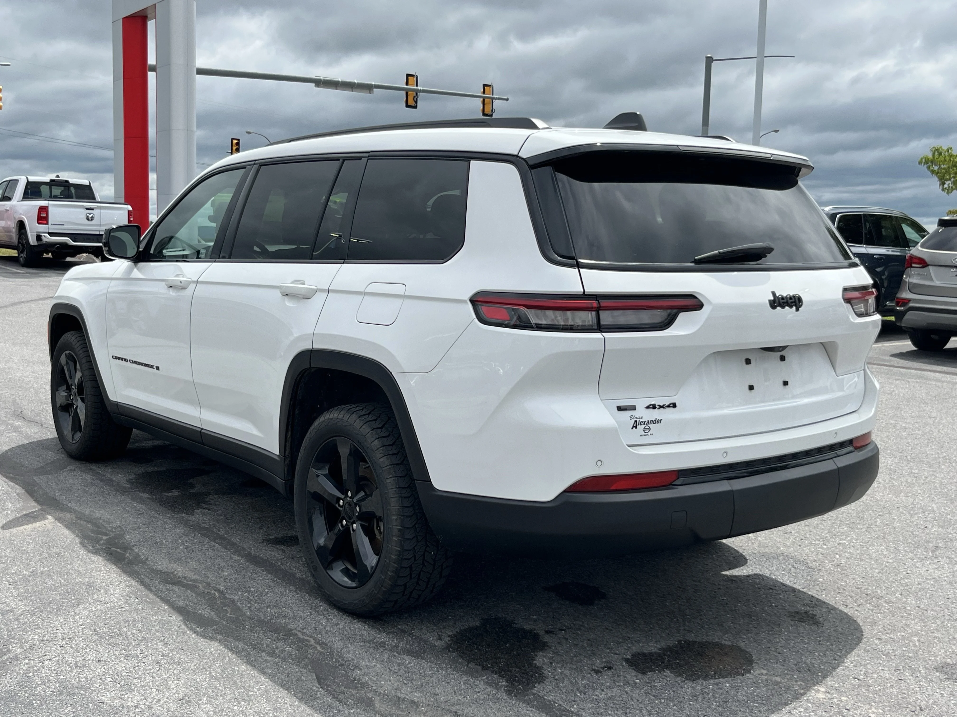 Used 2022 Bright White Clearcoat Jeep Altitude image 5