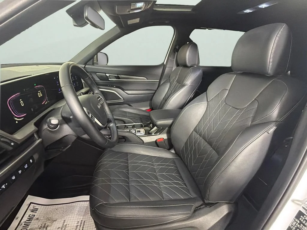 Used 2024 White Kia EX X-Line image 17