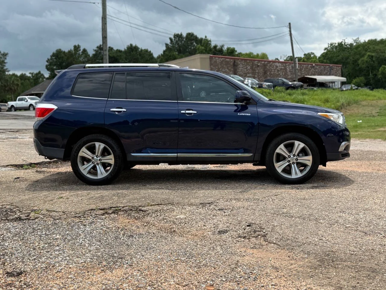 Used 2011 Blue Toyota Limited 4dr SUV image 6