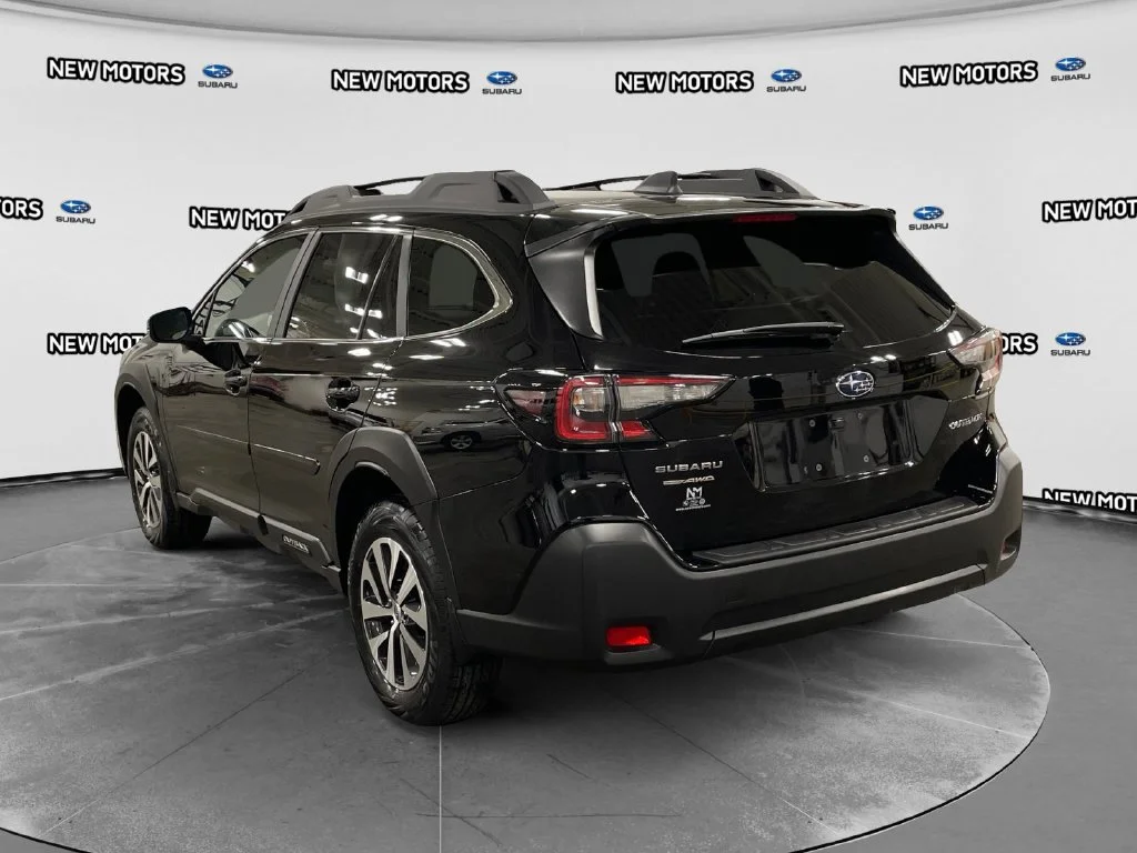 Used 2025 Crystal Black Silica Subaru Premium image 3