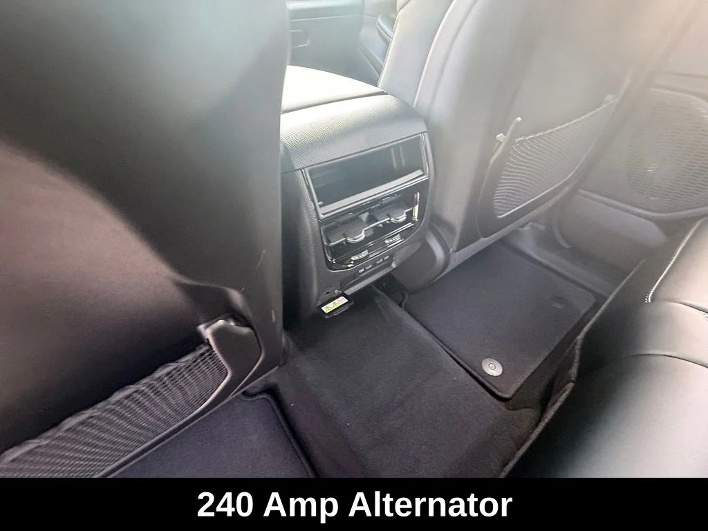 New 2026 Bright White Clear-Coat Exterior Paint Jeep Laredo Altitude image 26