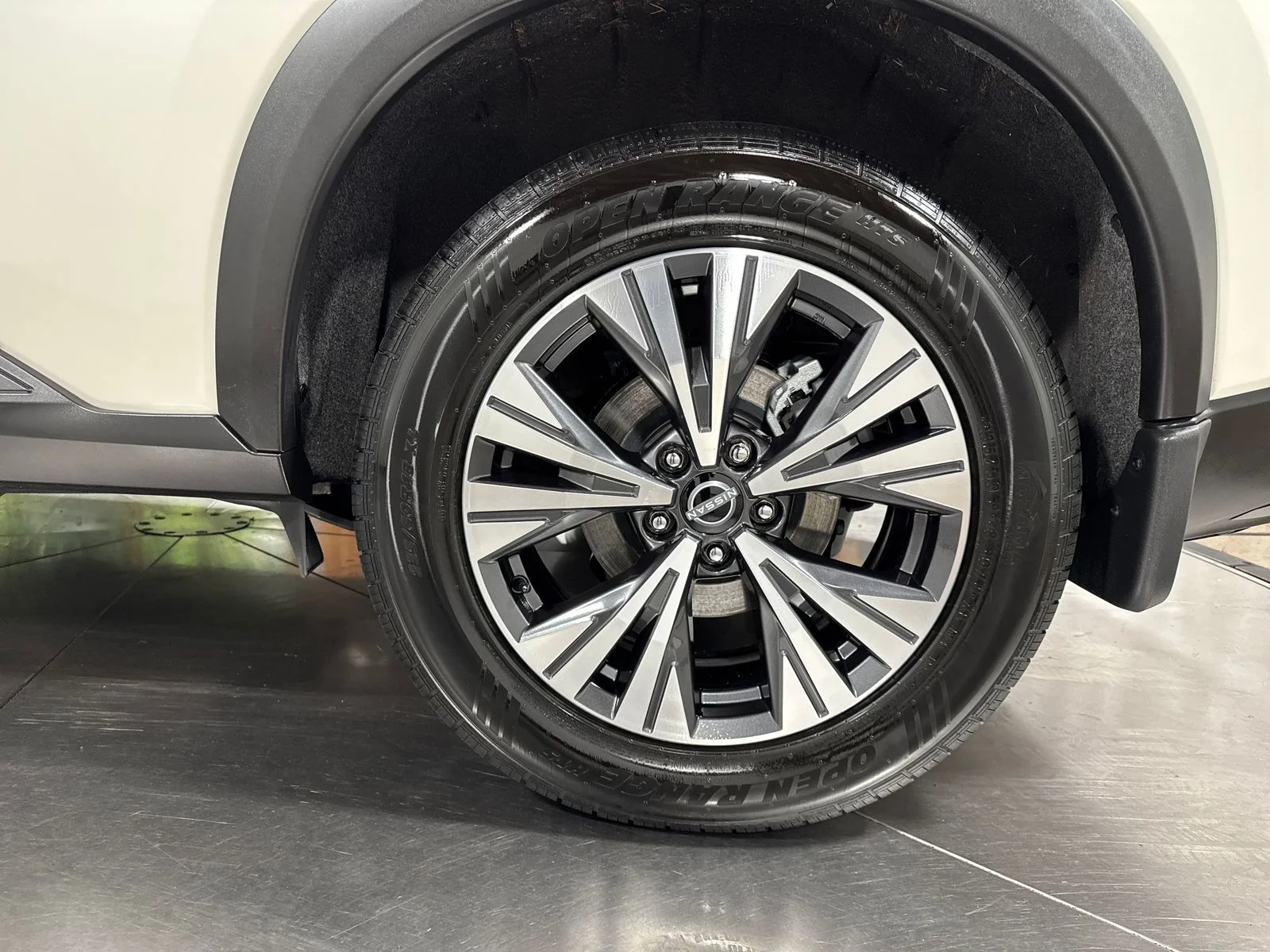 Used 2023 Pearl White Nissan SV image 12