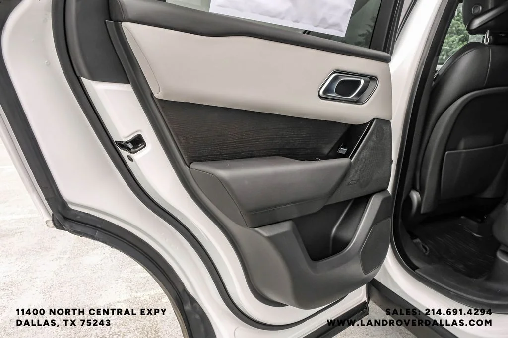 New 2026 Ostuni Pearl Wht Prem Met Land Rover Dynamic SE image 42