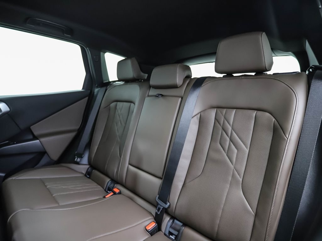Used 2026 White Metallic BMW 30 xDrive image 24