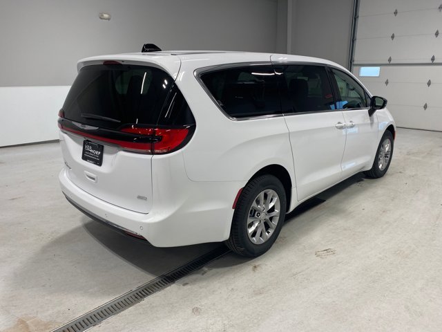 2026 Chrysler Pacifica Select - Photo 6