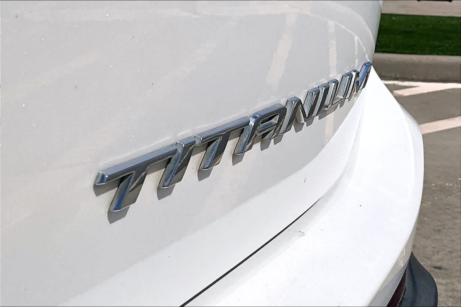 Used 2018 White Platinum Metallic Tri-Coat Ford Titanium image 10