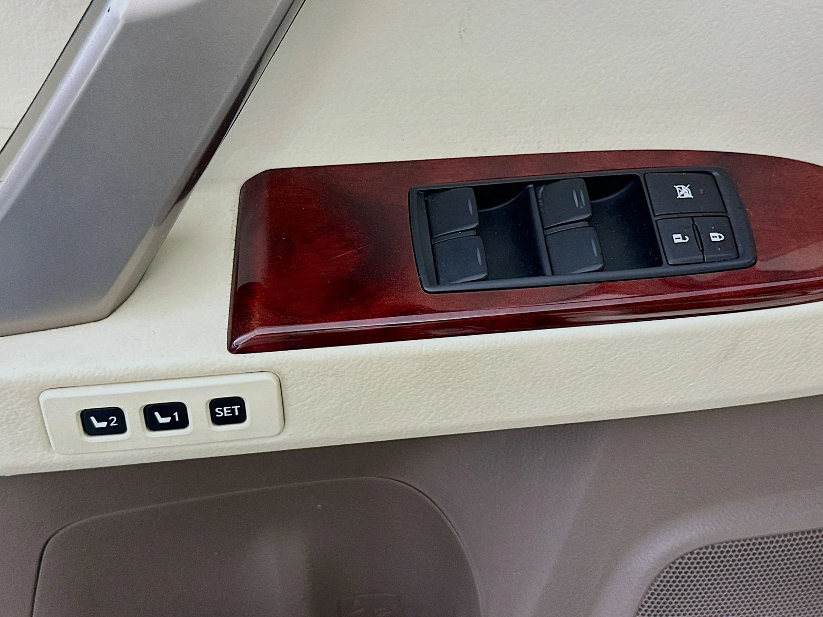 Used 2013 Knights Armor Pearl Lexus 460 Premium image 20