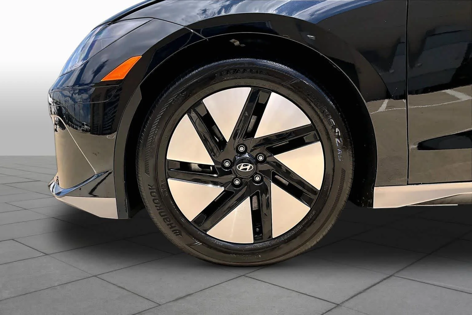 Used 2024 Onyx Black Hyundai SE image 10