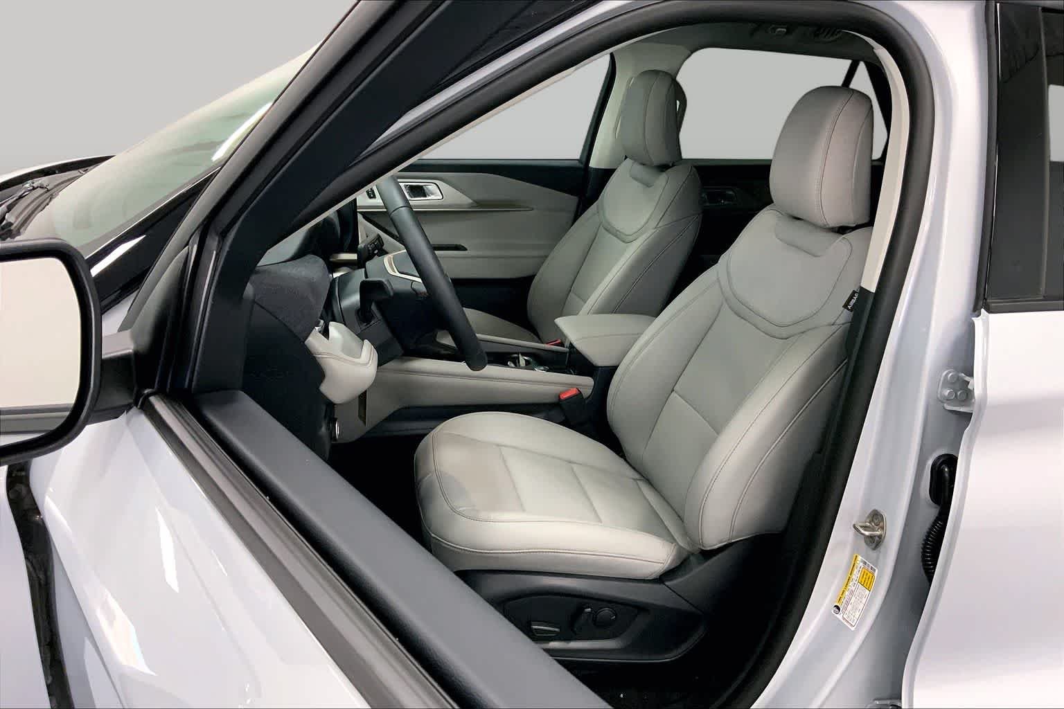 2026 Ford Explorer Active - Photo 8