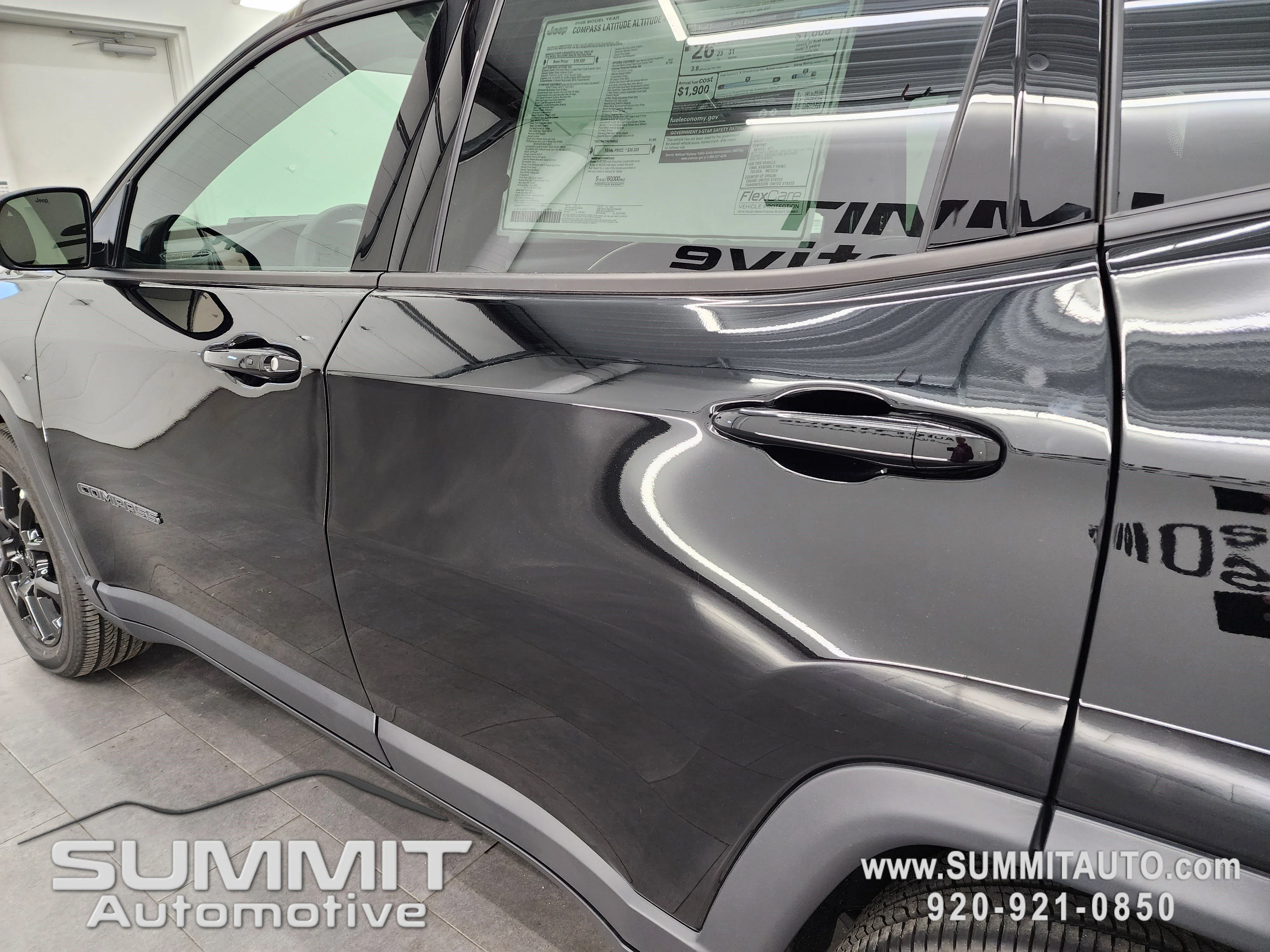 New 2026 Diamond Black Crystal Pearlcoat Jeep Latitude image 32