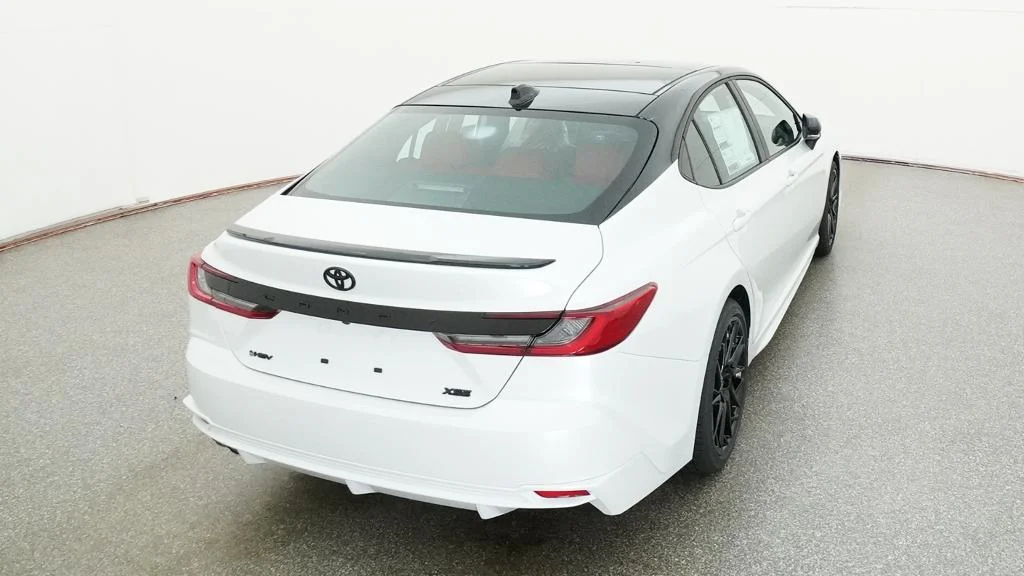New 2026 Wind Chill Pearl with Midnight Black Metallic roof Toyota XSE image 30