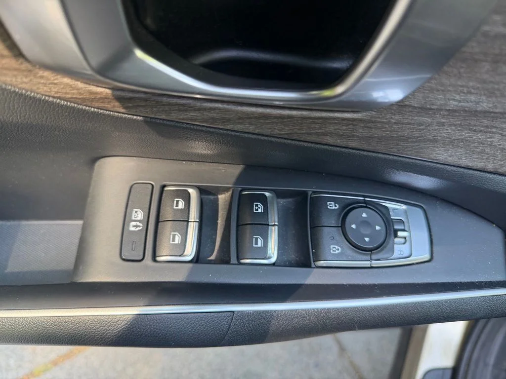 Used 2021 Crystal Beige Kia EX image 12