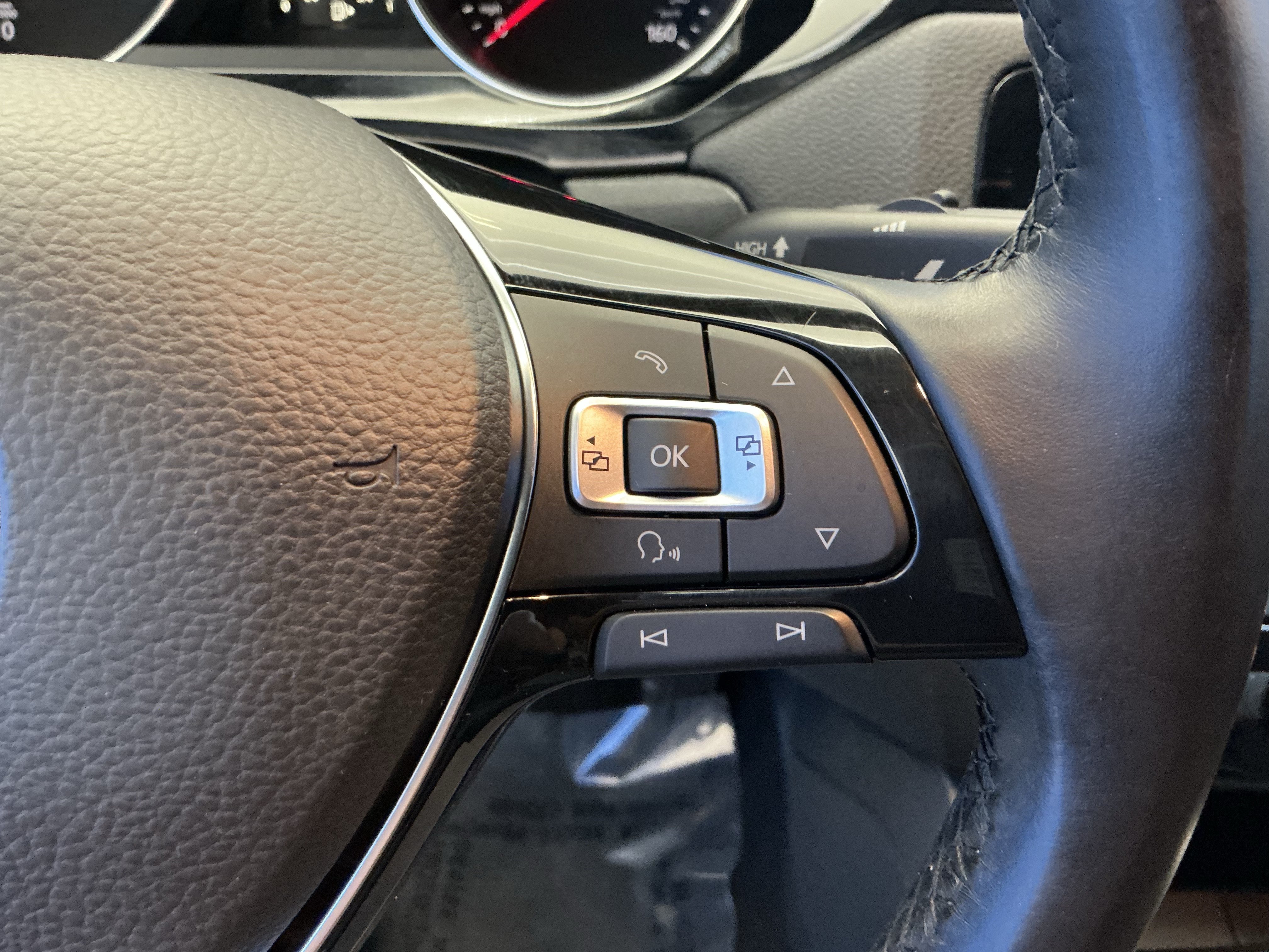 Used 2015 Gray Volkswagen 2.0L TDI SEL image 16