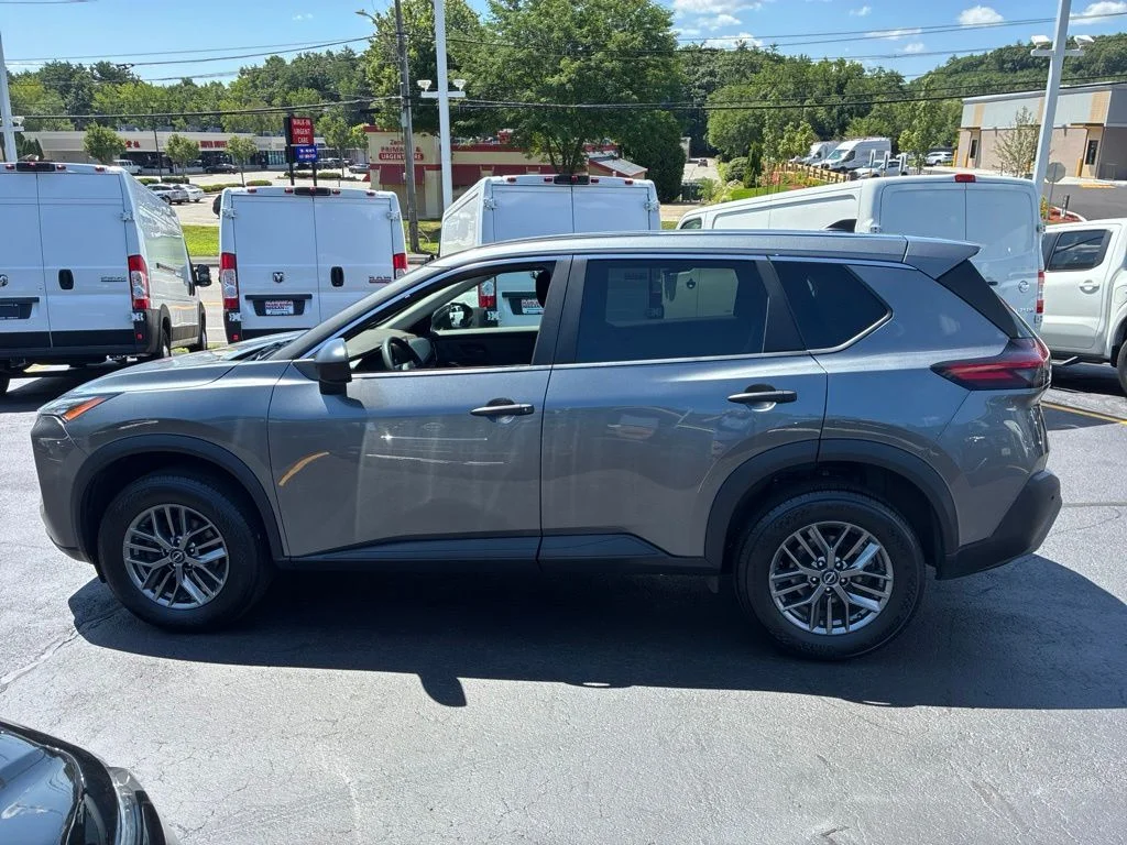 Used 2023 Gray Nissan S image 4