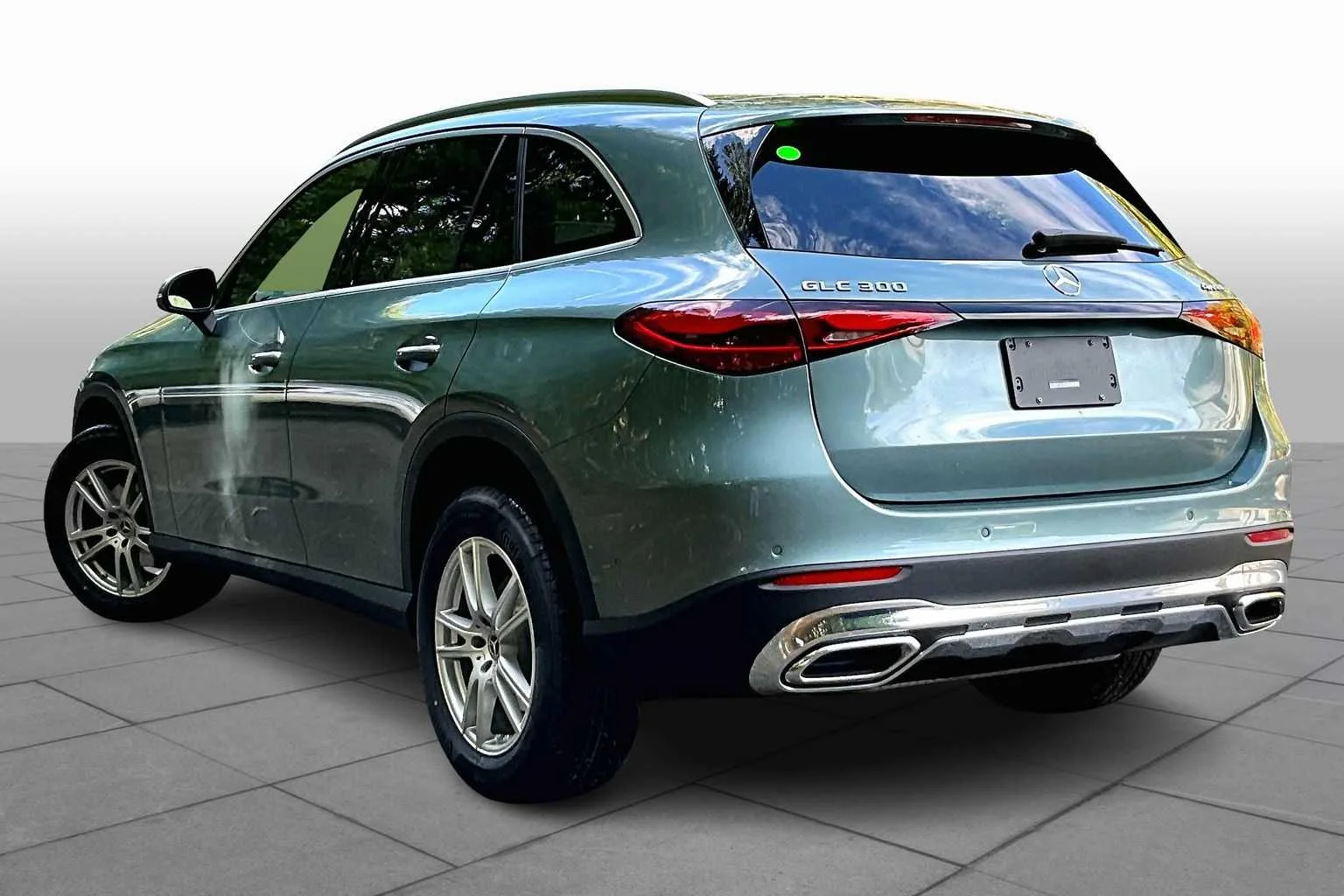 New 2026 Verde Silver Metallic Mercedes-Benz GLC 300 image 4