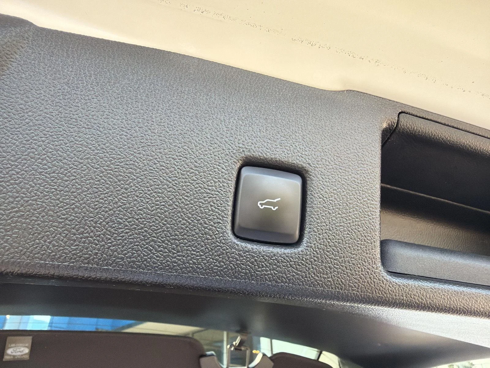 Used 2023 Oxford White Ford Active image 38