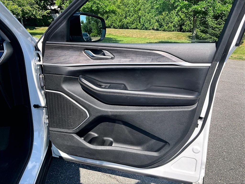 Used 2023 White Jeep 4xe image 12