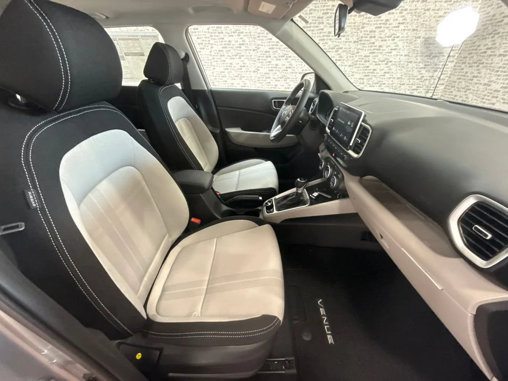 New 2026 Shimmering Silver Hyundai SEL image 12