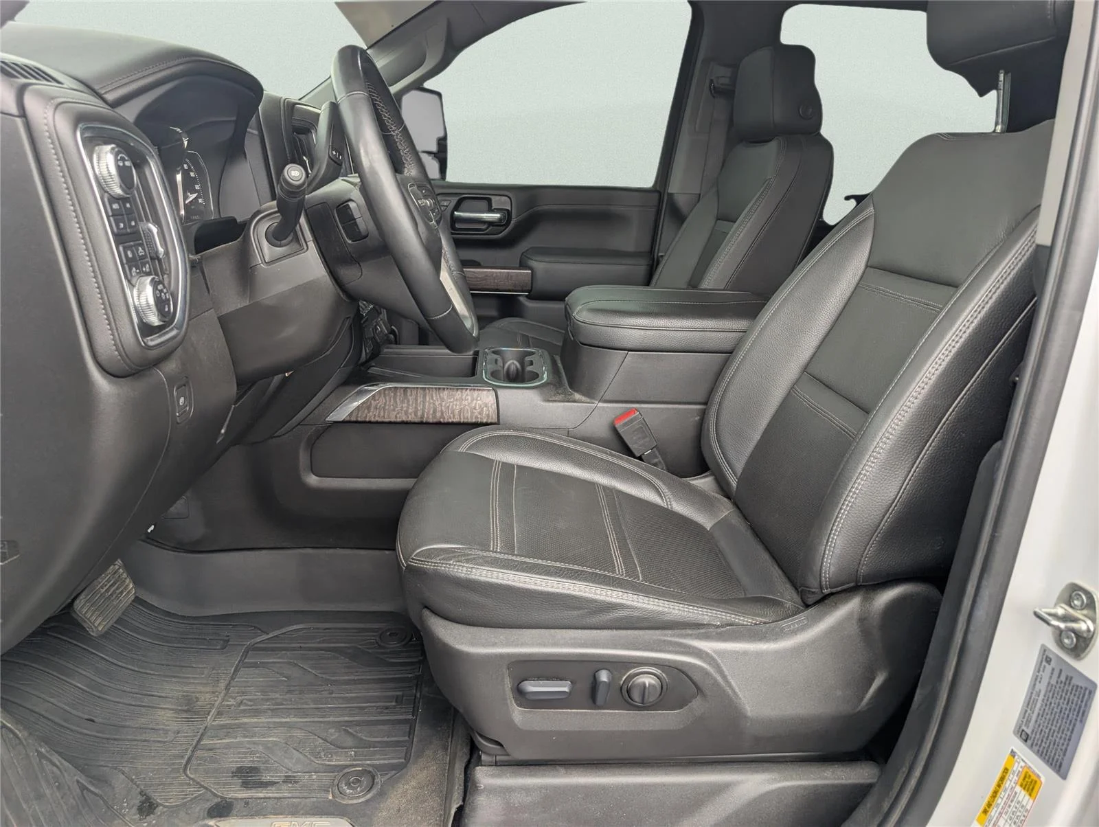 Used 2023 White Frost Tricoat GMC Denali image 10