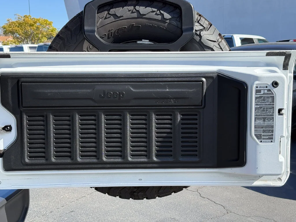 Used 2023  Jeep Rubicon image 12