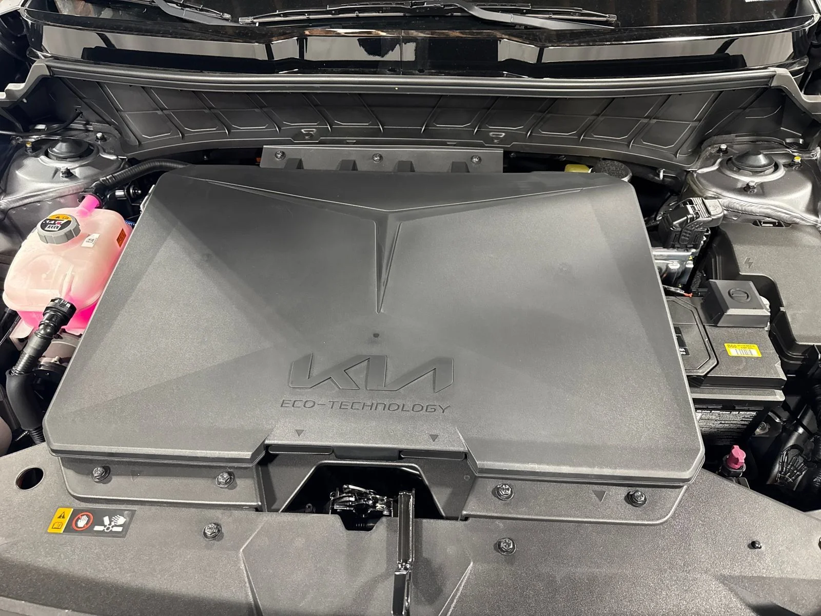 New 2026 Steel Gray Kia Wind image 9