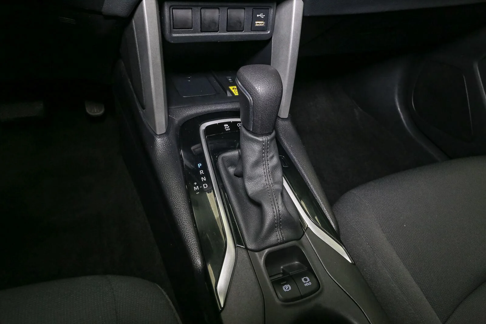 Used 2022 Wind Chill Pearl Toyota LE image 35