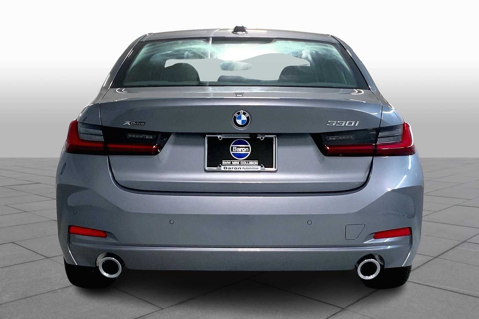2025 BMW 3 Series 330i - Photo 4