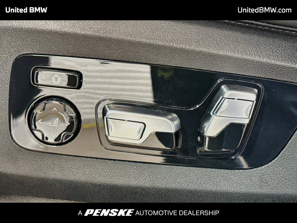Used 2025 Alpine White BMW M60i image 4