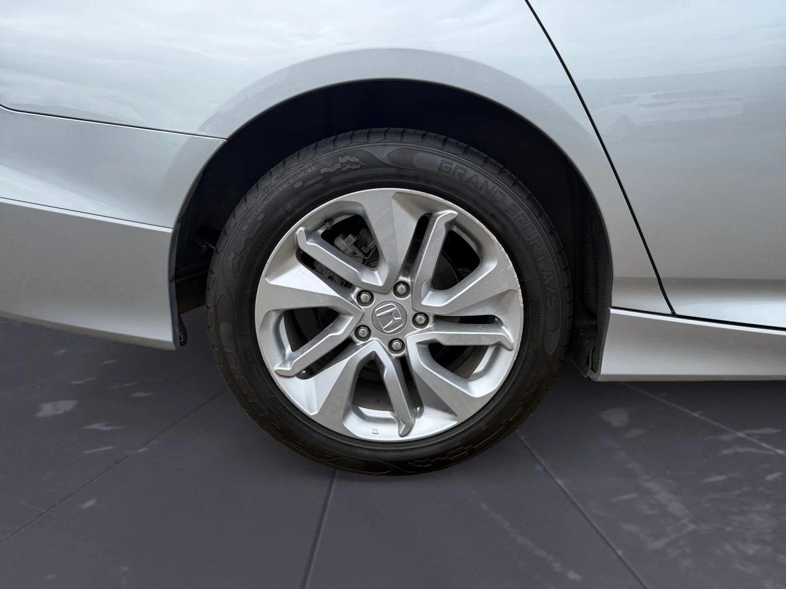 Certified Used 2020 Lunar Silver Metallic Honda LX image 43