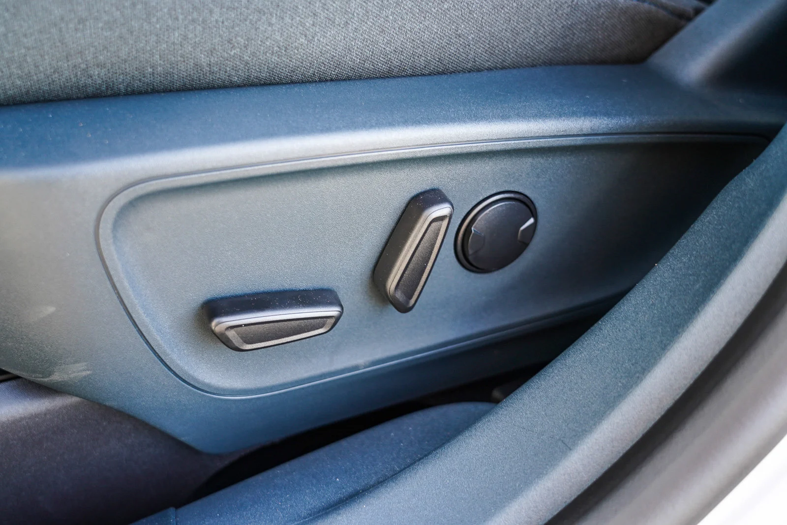 New 2025 White Metallic Ford XLT image 23
